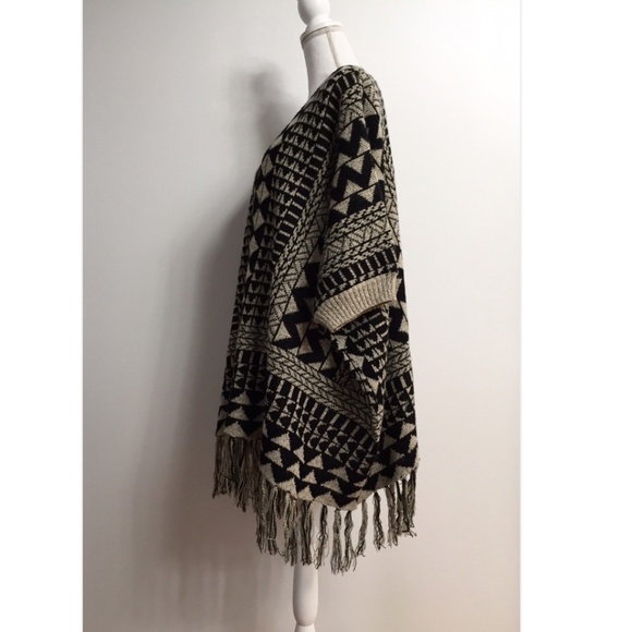 NWT Max Sport Geometric Knit Poncho Cape Fringe Open Front S/M Black Beige $250 - Picture 6 of 12